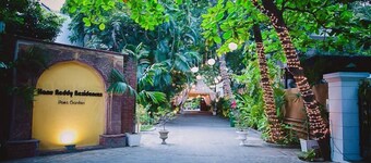 Hanu Reddy Residences Poes Garden