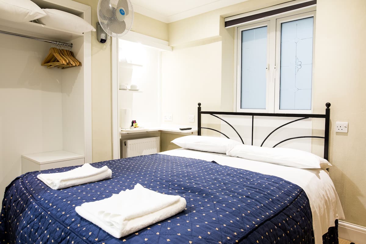 1 chambre, rideaux occultants, fer et planche à repasser, Wi-Fi gratuit