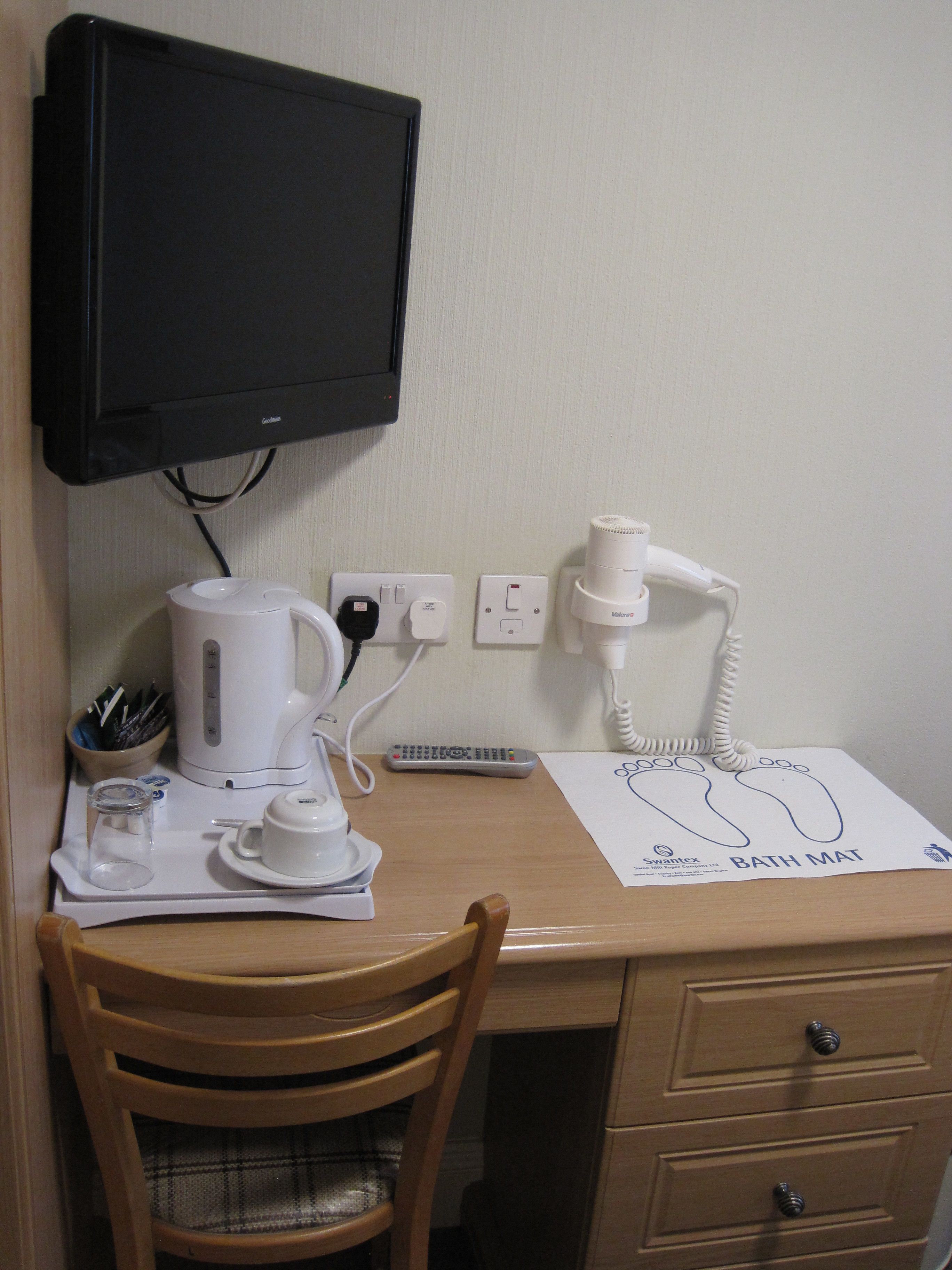 standard single room, shared bathroom | room amenity