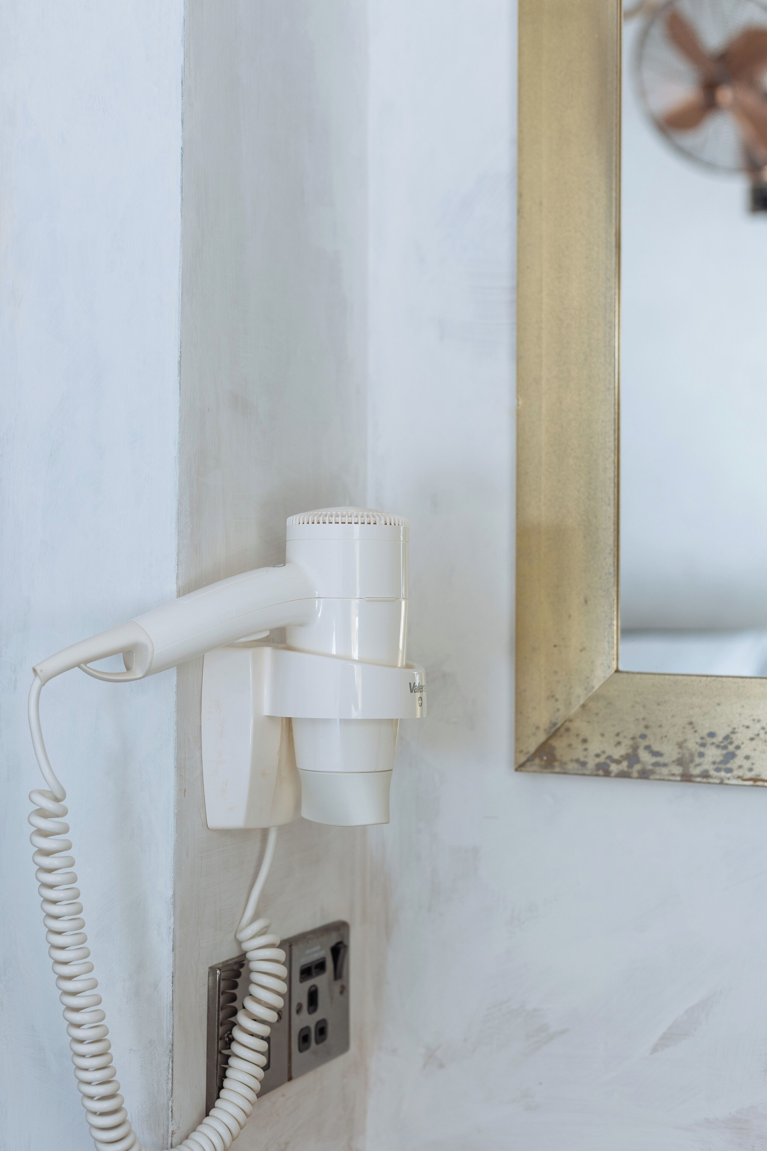 deluxe double room, ensuite, garden view (oasis) | 1 bedroom, blackout curtains, iron/ironing board, free wifi