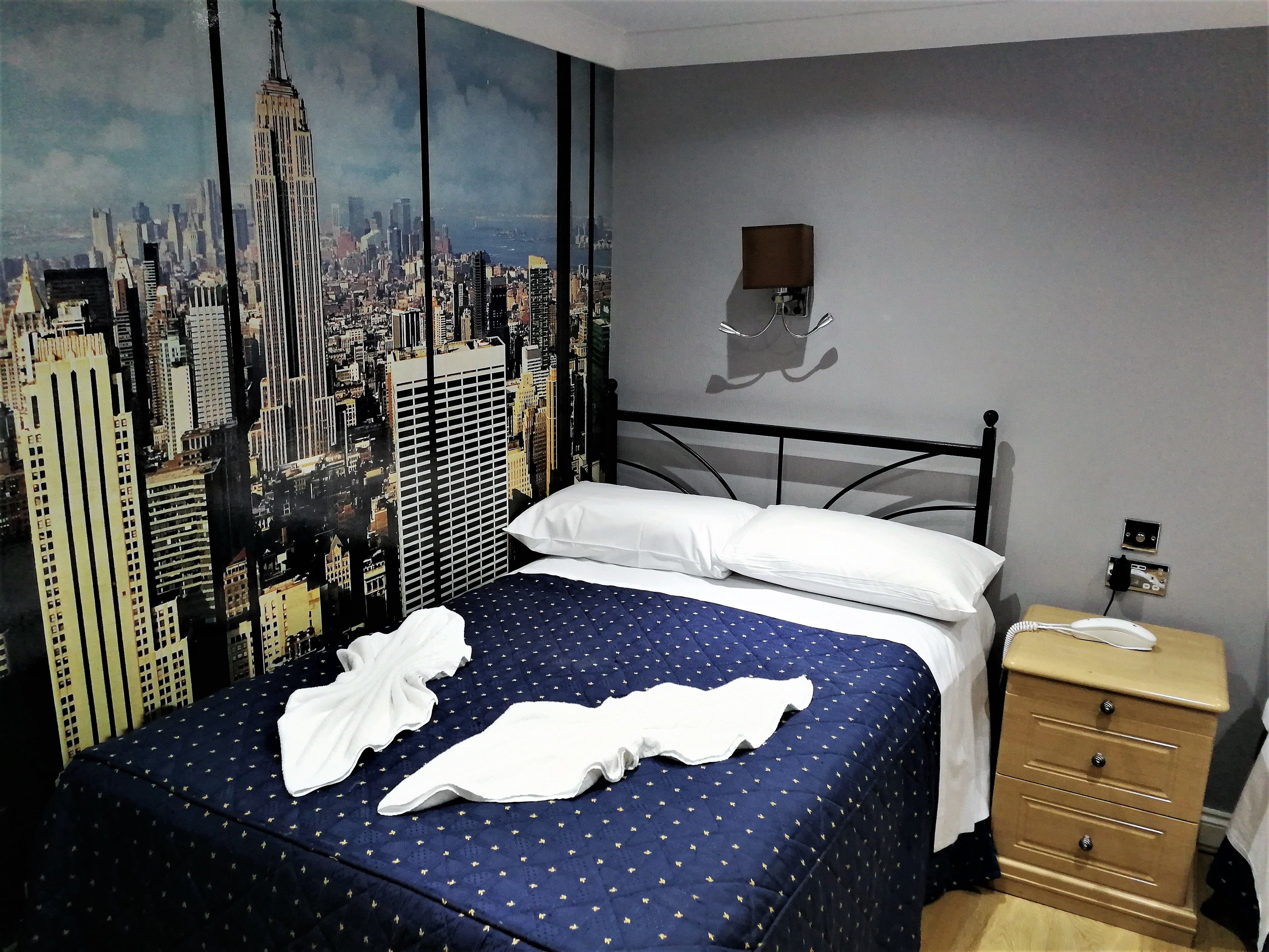 standard triple room, ensuite | 1 bedroom, blackout curtains, iron/ironing board, free wifi