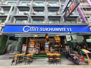 Exterior - Citin Sukhumvit 11 Nana Bangkok by Compass Hospitality (Bangkok)