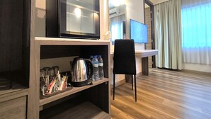 ห้องแฟมิลี่, 2 ห้องนอน, พร้อมสิ่งอำนวยความสะดวกสำหรับผู้พิการ, วิวเมือง | บริเวณนั่งเล่น | สมาร์ททีวี 32 นิ้ว พร้อมช่องเคเบิล