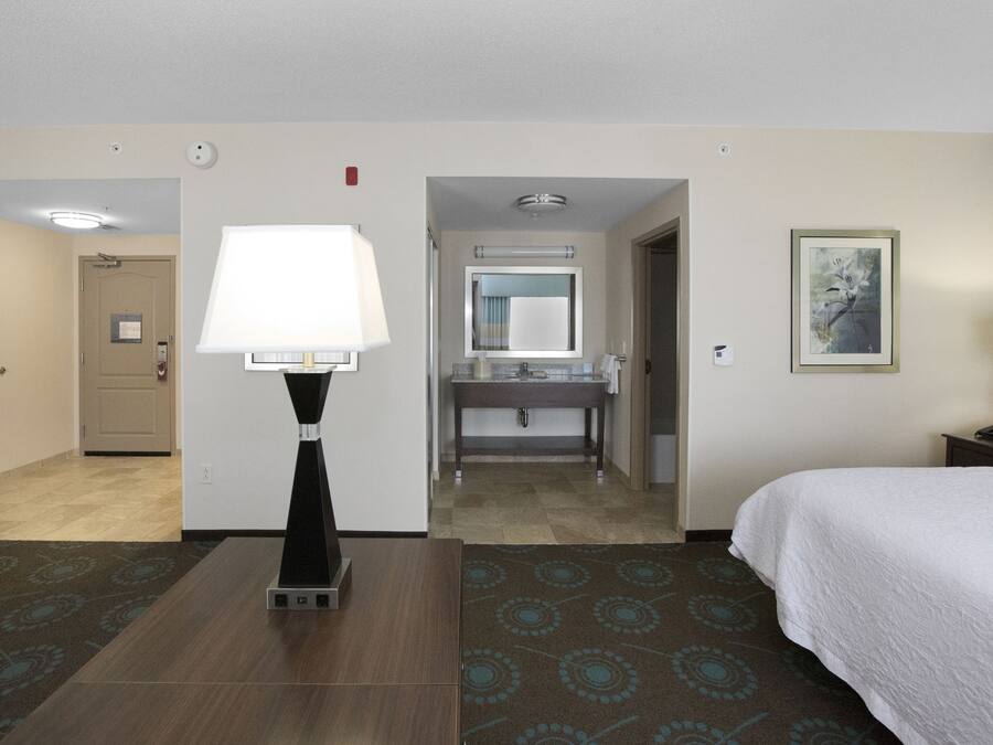 Bureau, espace de travail pour ordinateur portable, rideaux occultants