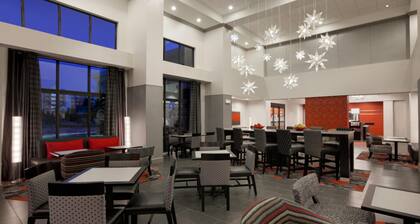 Hampton Inn & Suites Roanoke Airport