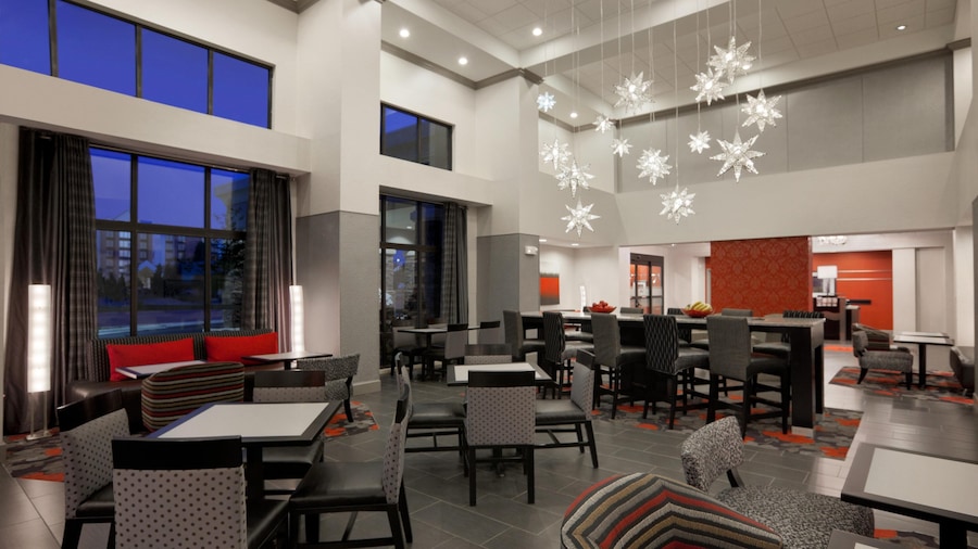 Hampton Inn & Suites Roanoke Airport