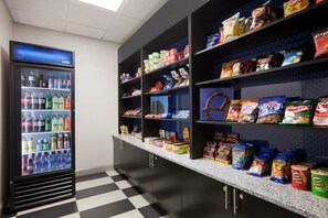 Gift shop - Hampton Inn & Suites Roanoke Airport (Roanoke)