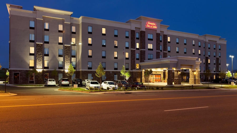 Hampton Inn & Suites Roanoke Airport