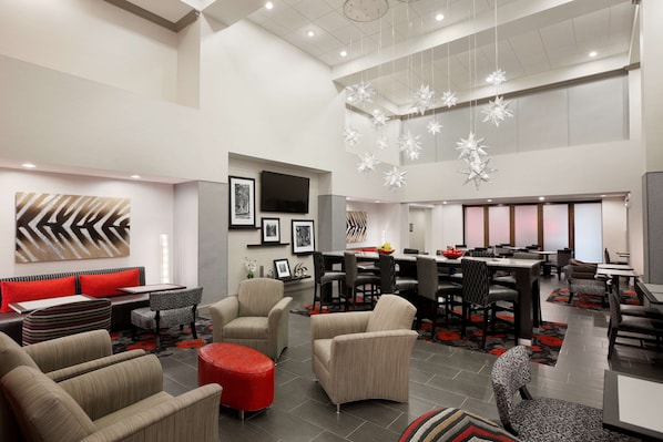 Reception - Hampton Inn & Suites Roanoke Airport (Roanoke)