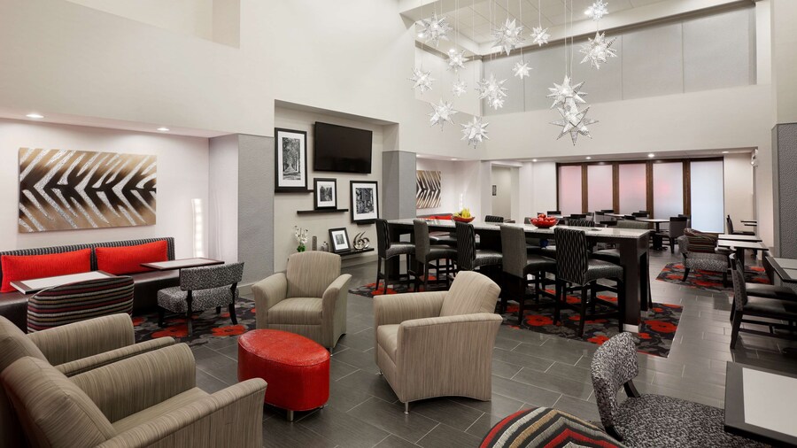 Hampton Inn & Suites Roanoke Airport