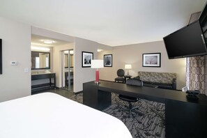 King, Studio Suite | Egyptian cotton sheets, premium bedding, in-room safe, blackout drapes - Hampton Inn & Suites Roanoke Airport (Roanoke)