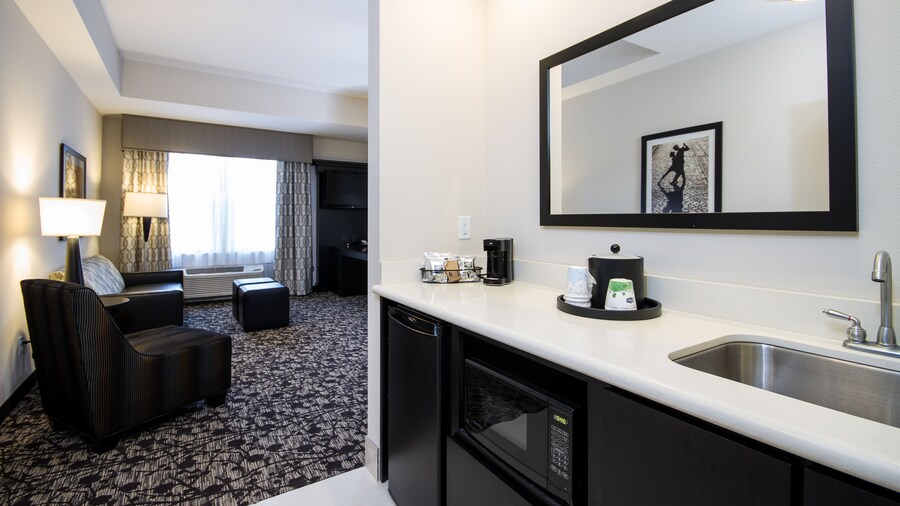 Hampton Inn & Suites Roanoke Airport