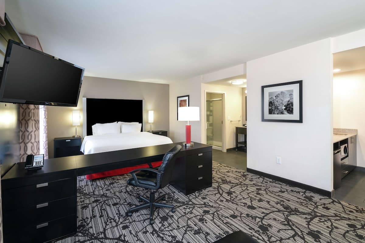 Egyptian cotton sheets, premium bedding, in-room safe, blackout curtains