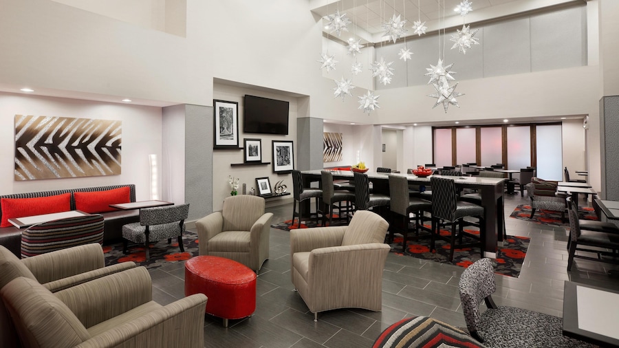 Hampton Inn & Suites Roanoke Airport