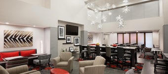 Hampton Inn & Suites Roanoke Airport