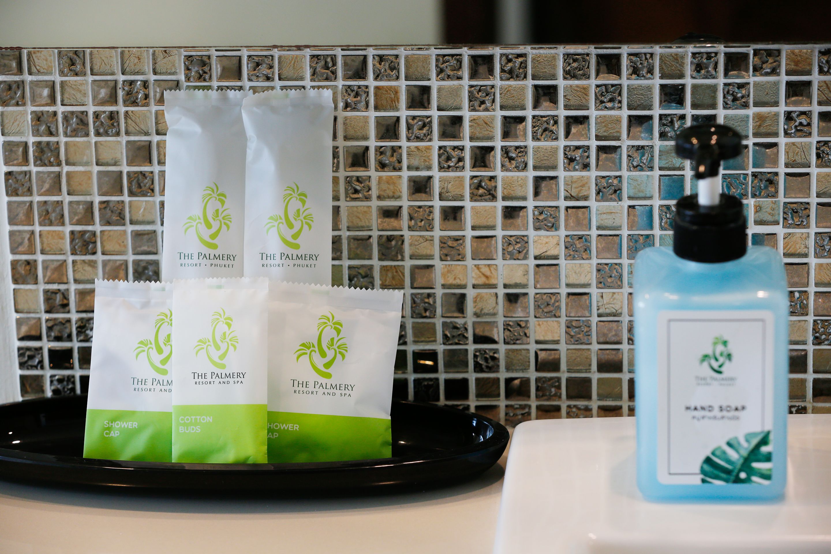 separate bathtub and shower, rainfall showerhead, free toiletries