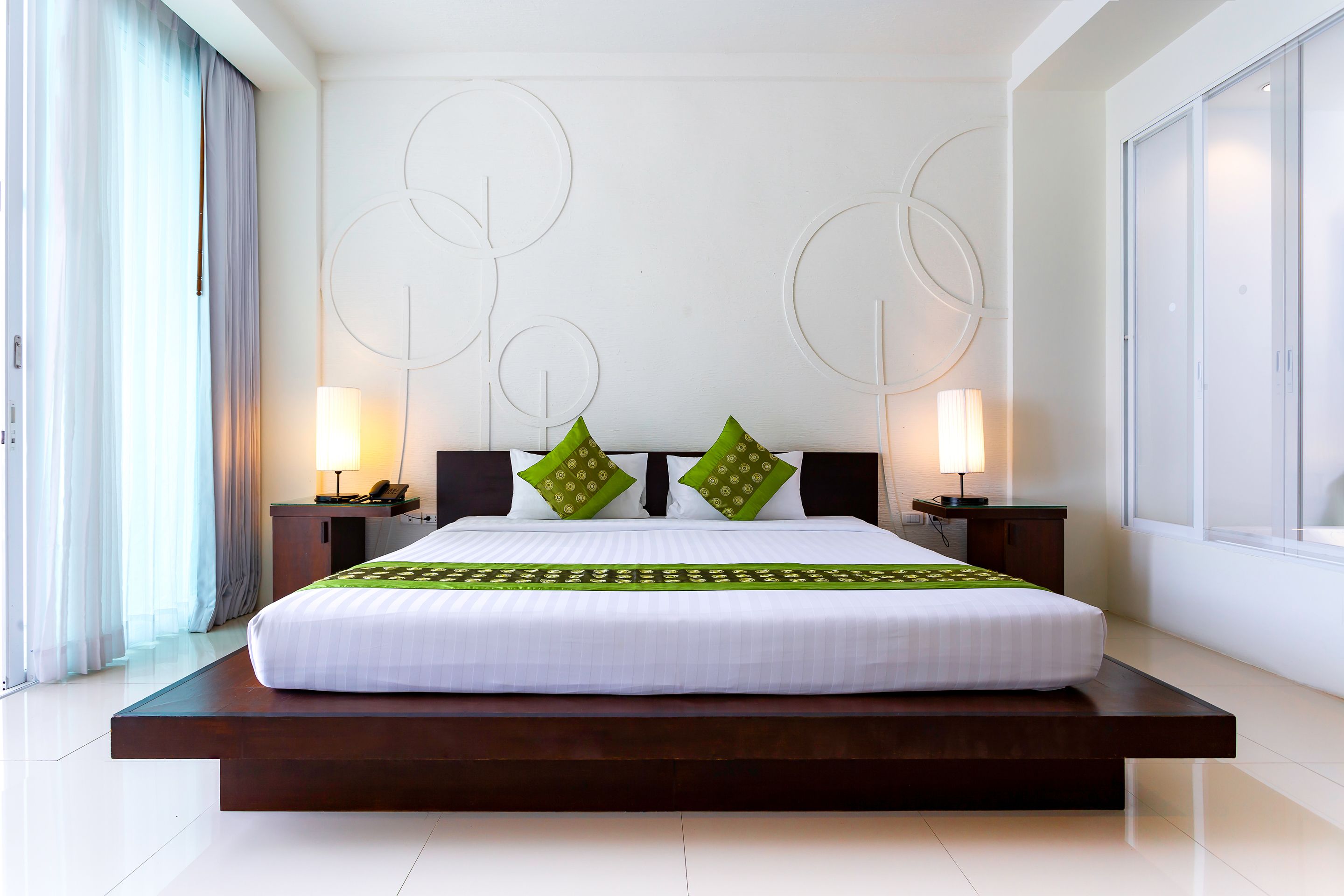 deluxe room, pool view | minibar, in-room safe, desk, free wifi