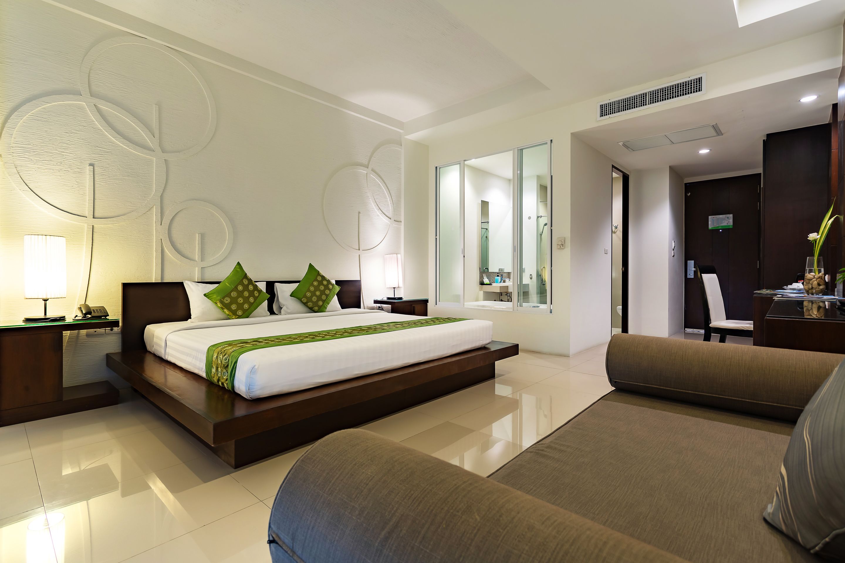 deluxe room, pool view | minibar, in-room safe, desk, free wifi