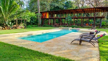 Outdoor pool, pool loungers