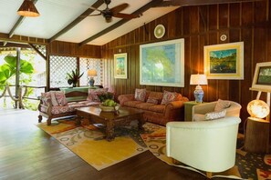 Interior - Mawamba Lodge (Tortuguero)