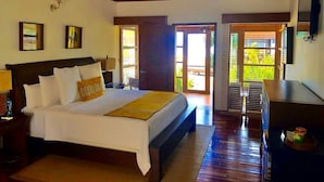 Ropa de cama de alta calidad, minibar y escritorio 