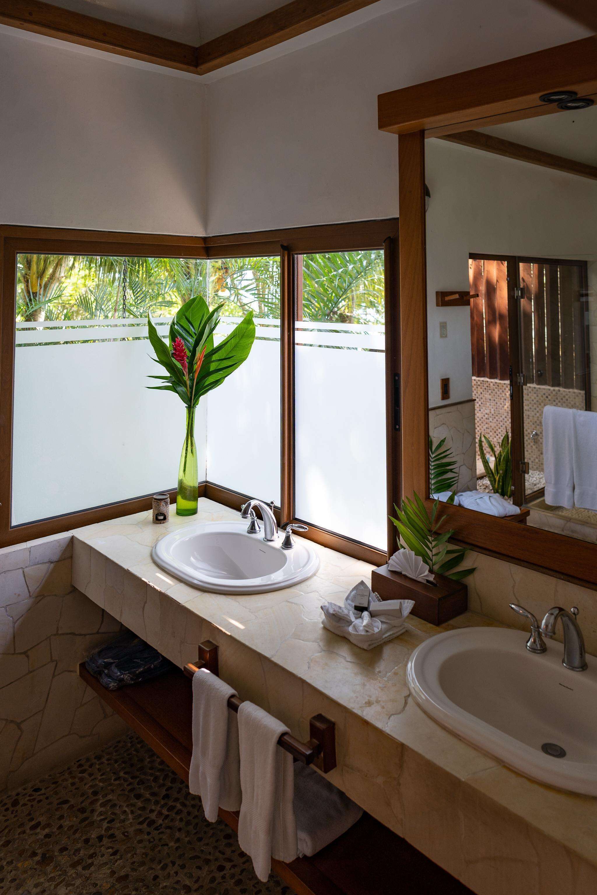 shower, rainfall showerhead, free toiletries, hair dryer