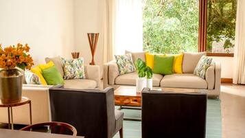 Villa Retreat | Egyptian cotton sheets, premium bedding, down comforters, minibar