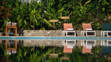 Hồ bơi ngoài trời, dù/ô trên bãi biển/hồ bơi