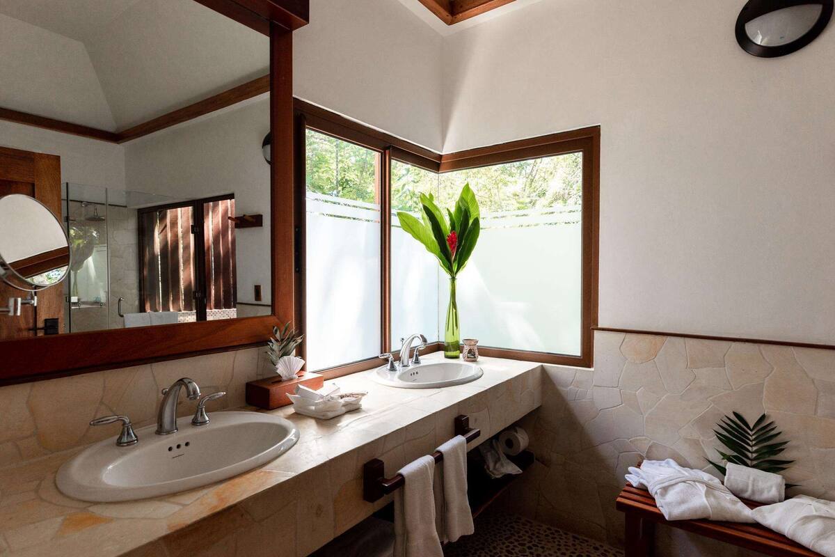 shower, rainfall showerhead, free toiletries, hair dryer