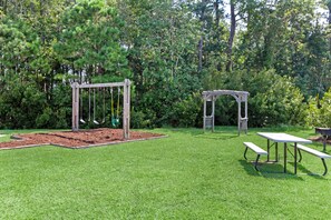 Children’s play area – outdoor - Topsail Shores Inn (Sneads Ferry)