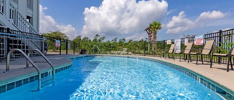 Outdoor pool, pool loungers