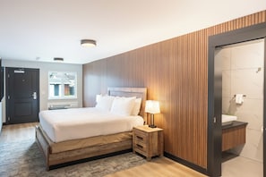 Rom – premium | Individuelt dekorert, individuelt innredet og skrivebord