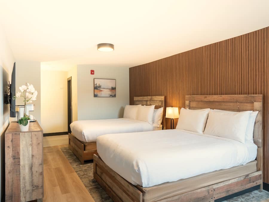 Quarto premium, 2 camas Queen, para não fumantes | Individualmente decorados, individualmente mobiliados, escrivaninha