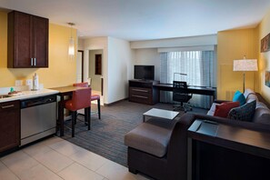 32-inch flat-screen TV with satellite channels, TV - Residence Inn Omaha West (Elkhorn)