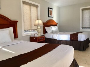 Standard Double Room, 1 King Bed, Refrigerator & Microwave - Red Carpet Inn (Alexandria)