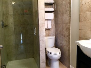 Standard Double Room, 1 King Bed, Refrigerator & Microwave | Bathroom | Combined shower/bathtub, free toiletries, hair dryer, towels