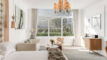 Premium bedding, in-room safe, desk, laptop workspace