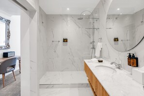 Designer toiletries, hair dryer, towels - The Marly Boutique Hotel (Cape Town)