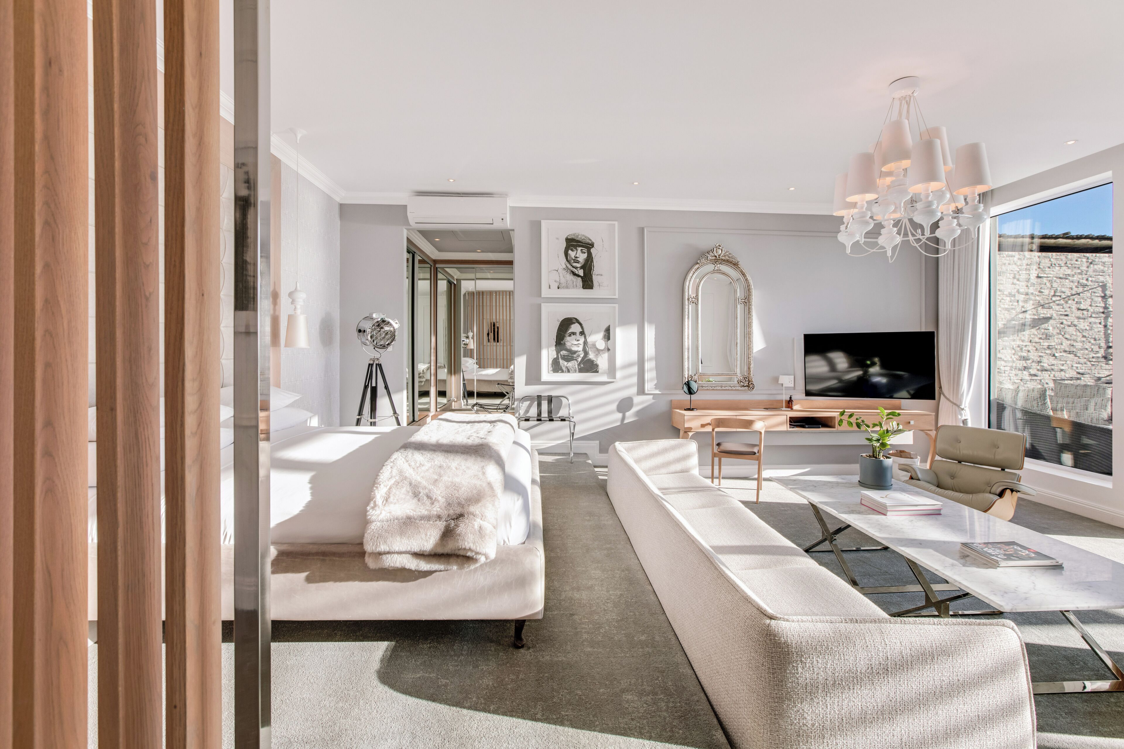 Deluxe Suite, Sea View | Premium bedding, in-room safe, desk, laptop workspace