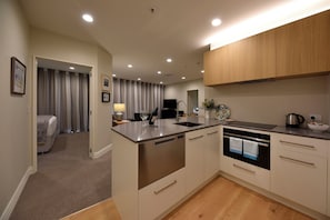Private kitchen - West Fitzroy Apartments (Christchurch)