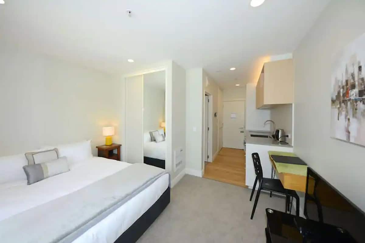 Studio supérieur (Apartment) | 2 chambres, décor unique, ameublement unique, fer et planche à repasser