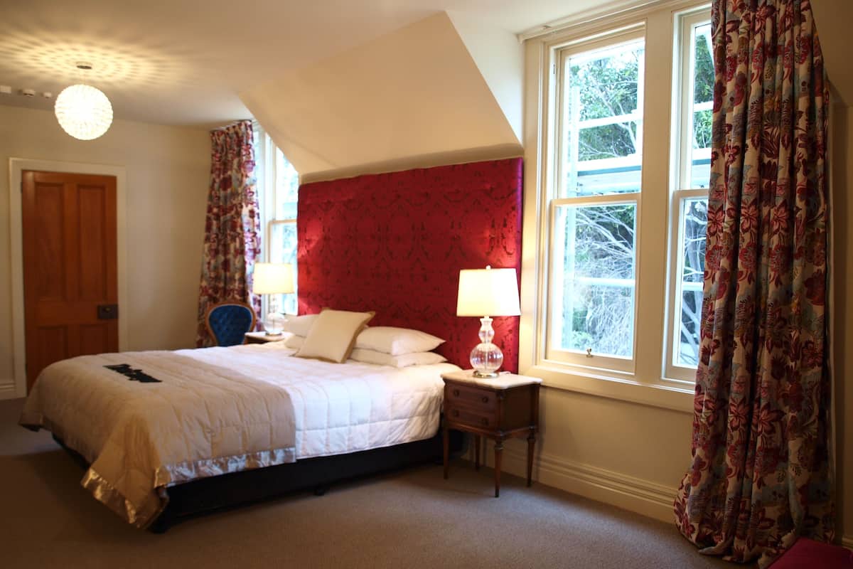 B&B Room - Super King | Iron/ironing board, free WiFi, bed sheets