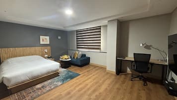 Deluxe Double Room | Down comforters, minibar, in-room safe, desk