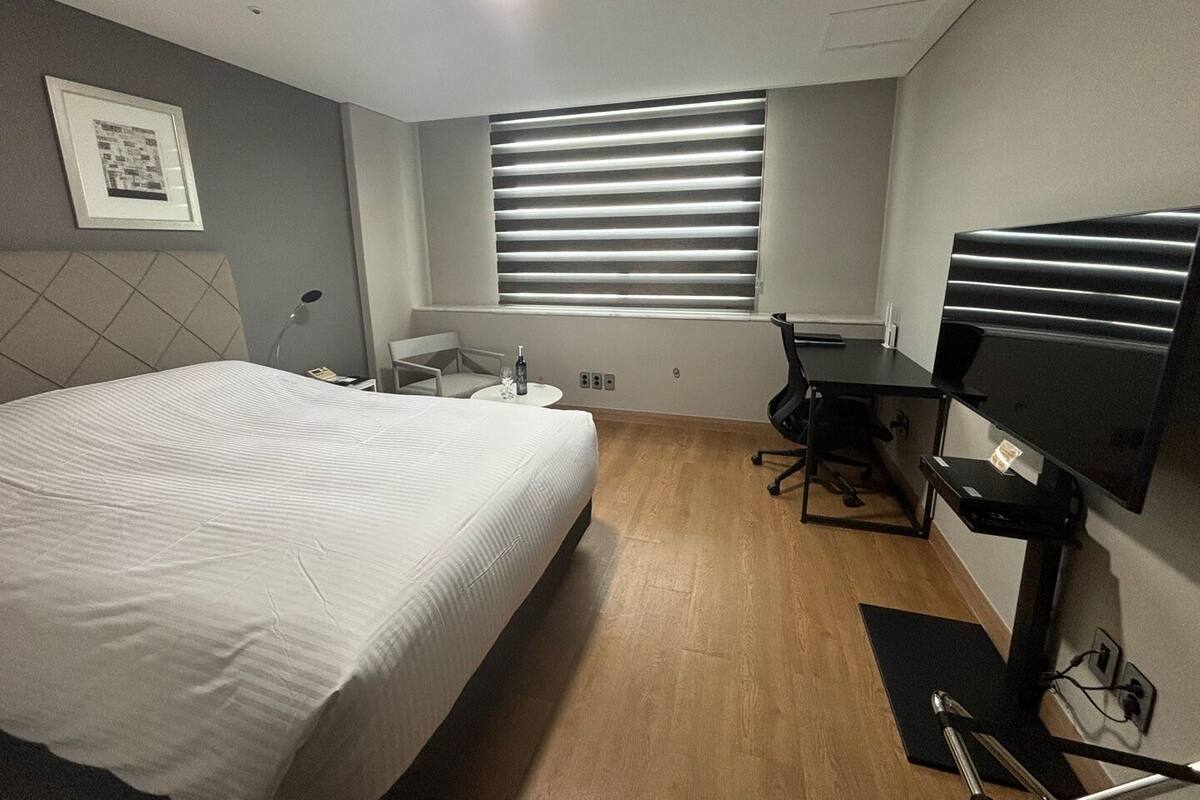 Phòng đôi Tiêu chuẩn | Chăn bông, minibar, két bảo mật tại phòng, bàn 