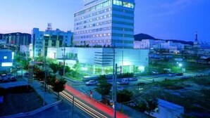 A multi-story hotel with a modern design, featuring a prominent 'HOTEL' sign on the top. - Gumi Century Hotel (Gumi)