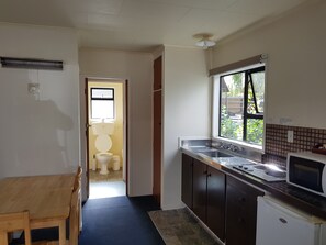 Tabla de planchar con plancha, cunas, wifi gratis y ropa de cama 