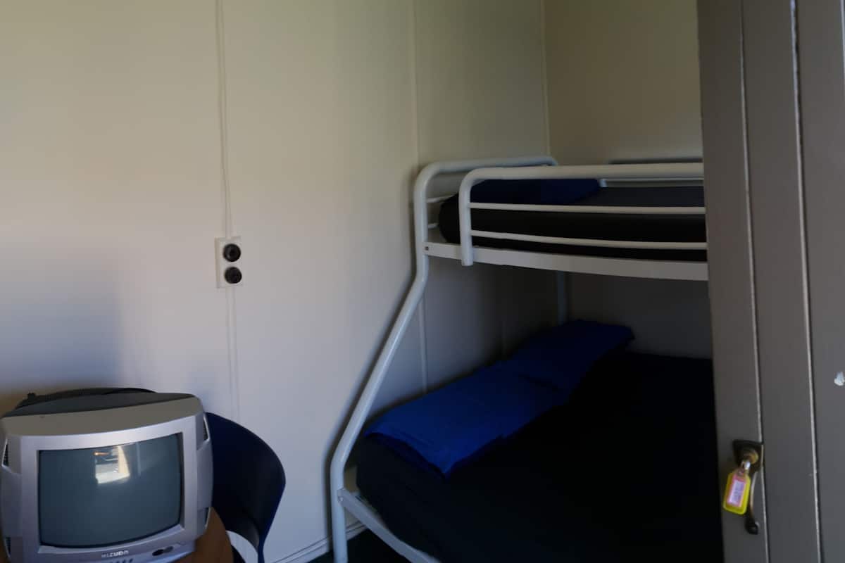 Basic Cabin, Communal bathroom