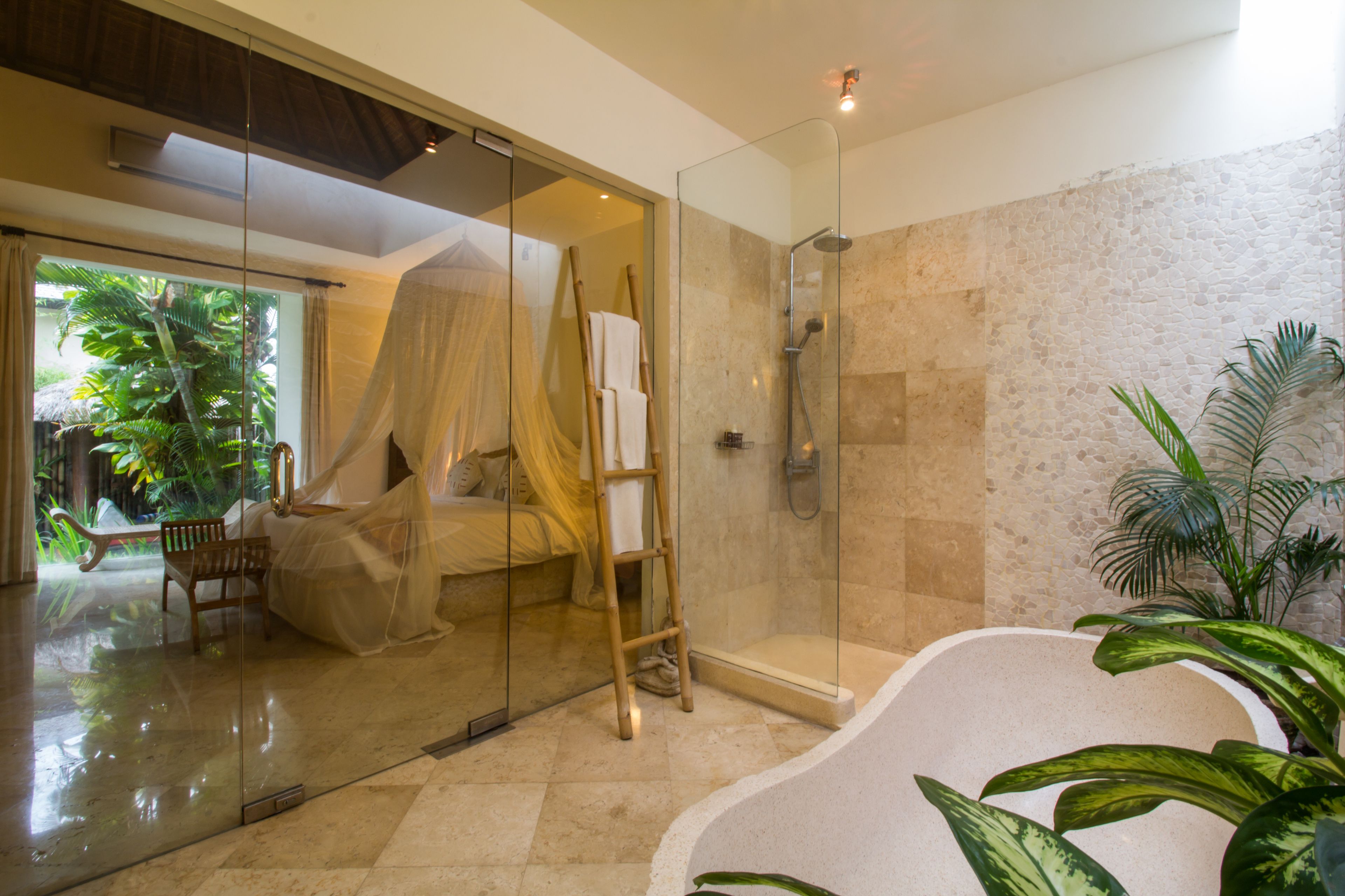 Separate tub and shower, deep soaking tub, rainfall showerhead