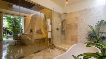 Separate tub and shower, deep soaking tub, rainfall showerhead