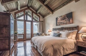 Lodge Room | Premium bedding, minibar, in-room safe, desk - Blanket Bay (Glenorchy)